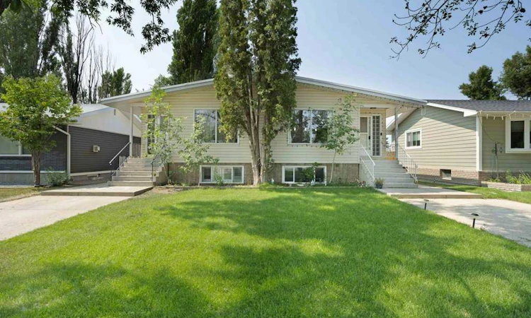 11 10 Street W