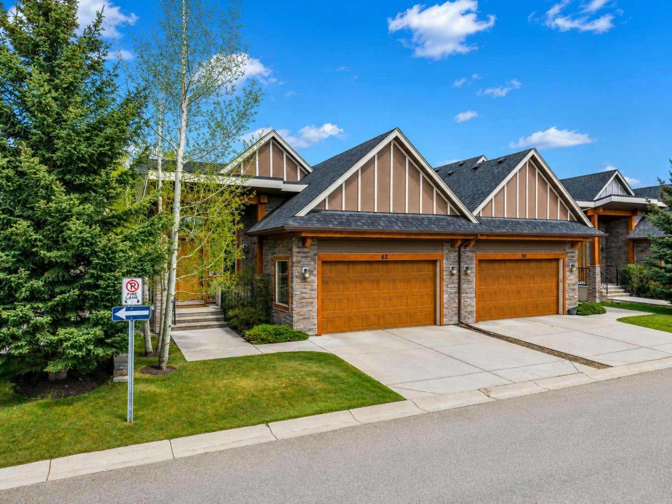 63 Cortina Villas SW, Calgary, AB, T3H 0W8