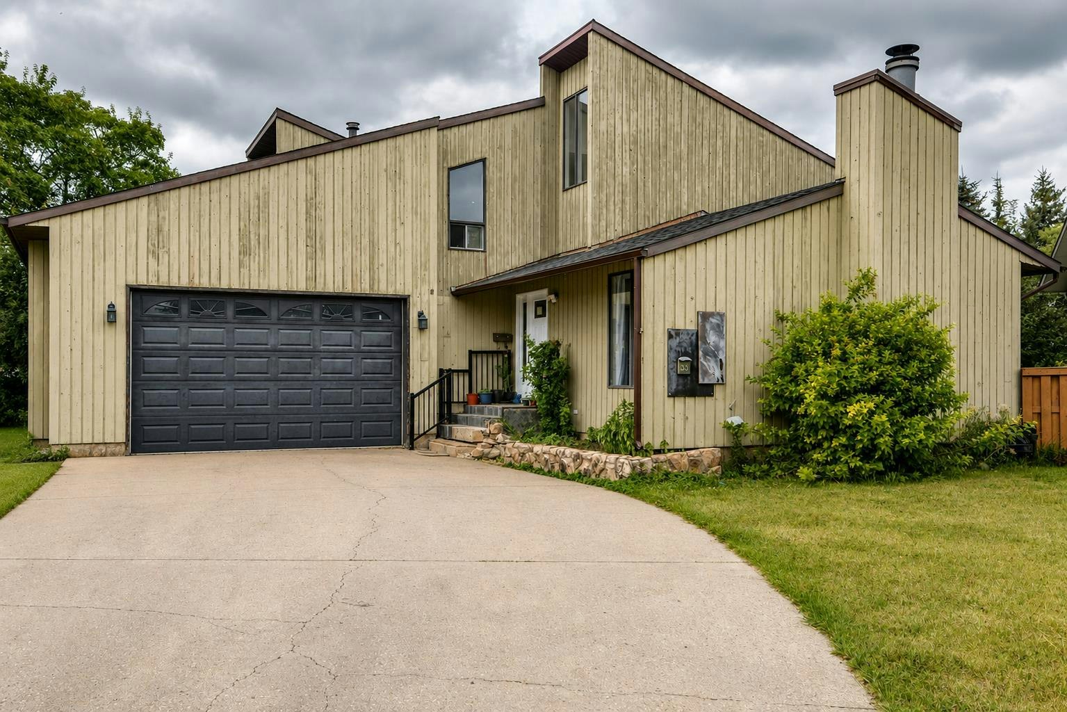 55 Pineland Close NE, Calgary, AB, T1Y 3H2