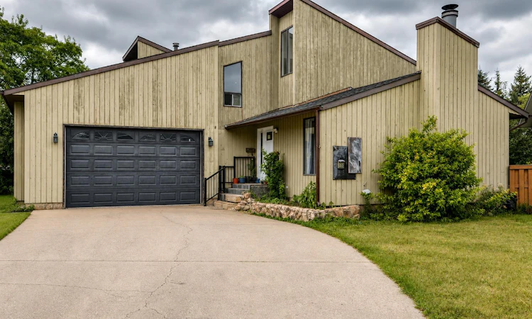 55 Pineland Close NE