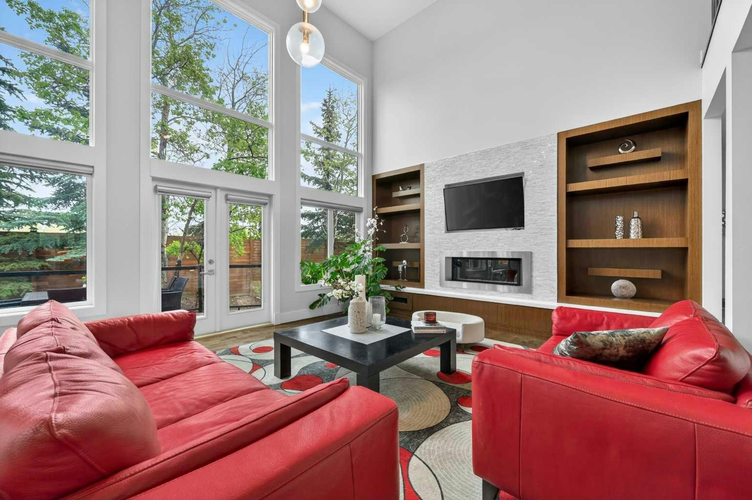 168 Posthill Drive SW, Calgary, AB, T3H 0J1
