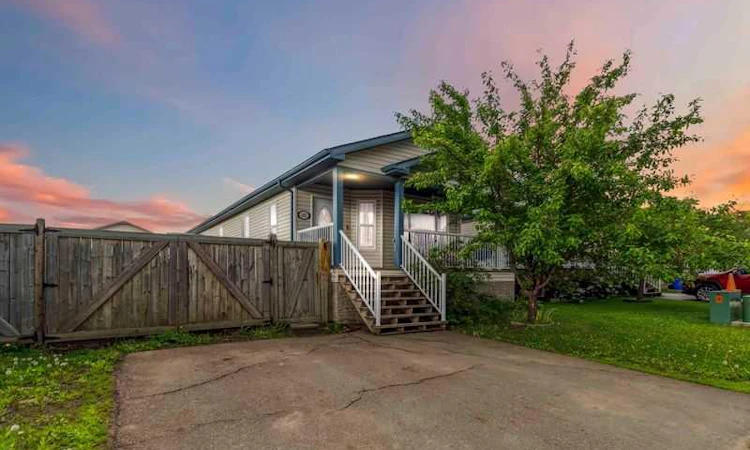 221 Ash Way