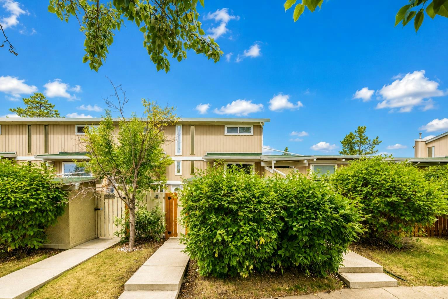 403-11010 Bonaventure Drive SE, Calgary, AB, T2J 3A8