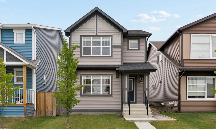 848 Chinook Gate Parade SW
