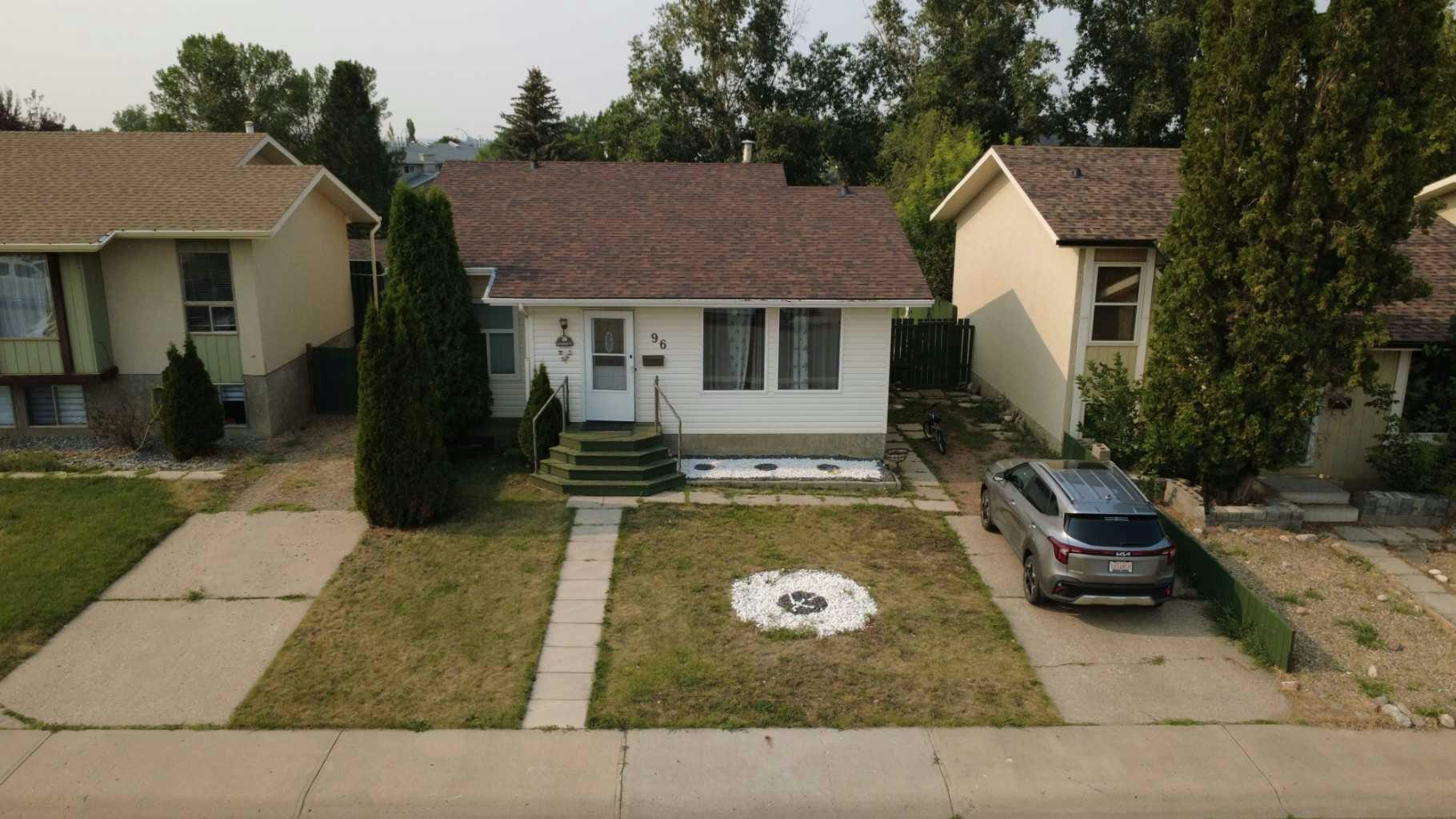 96 Simpson Crescent SE, Medicine Hat, AB, T1B 2R9