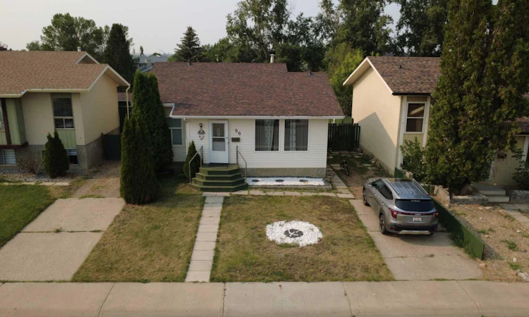 96 Simpson Crescent SE