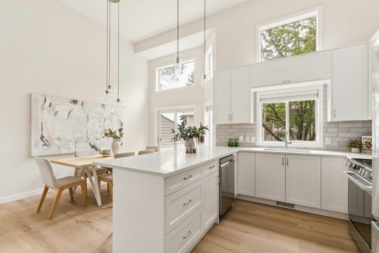4 Kingsland Villas SW, Calgary, AB, T2V 5J9