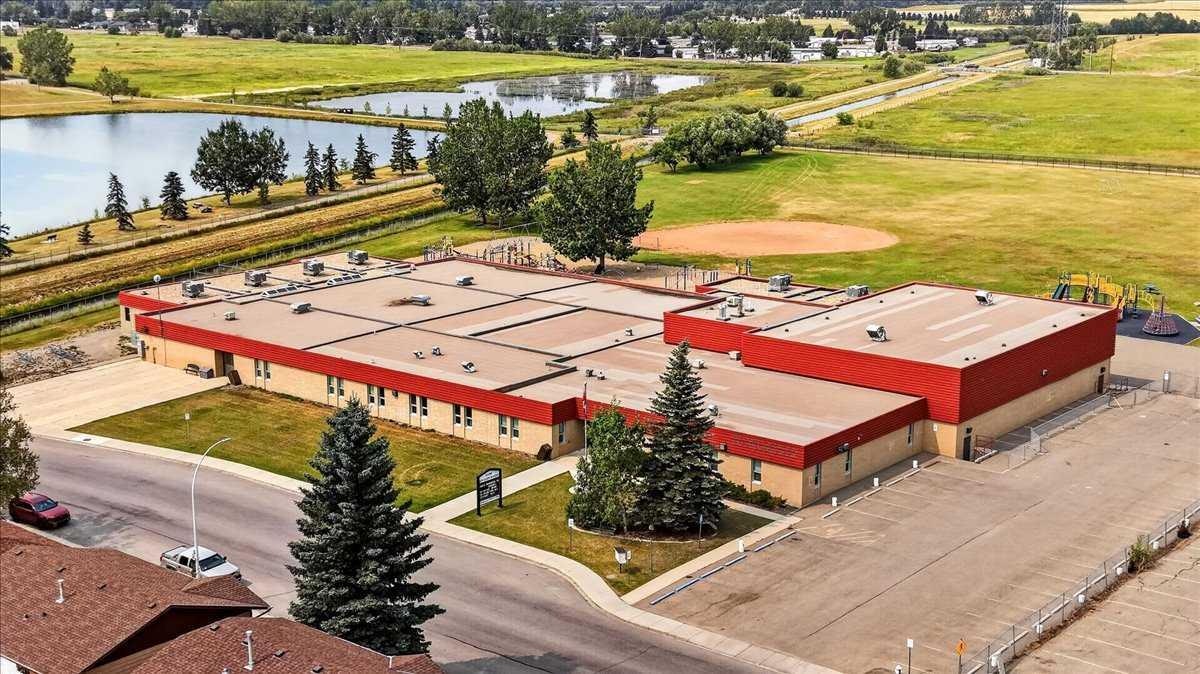 714 9 Avenue SE, High River, AB, T1V 1K3 - 48