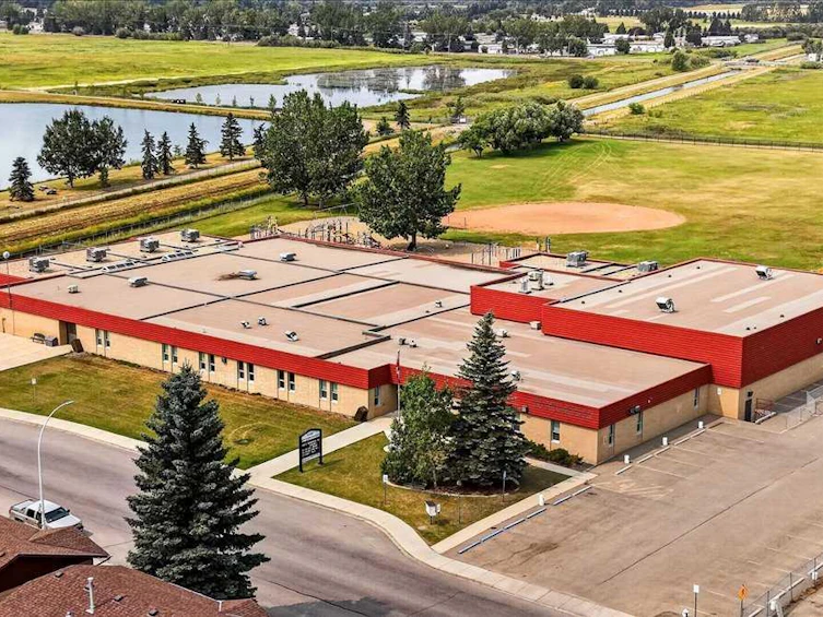 714 9 Avenue SE, High River, AB, T1V 1K3 - 48