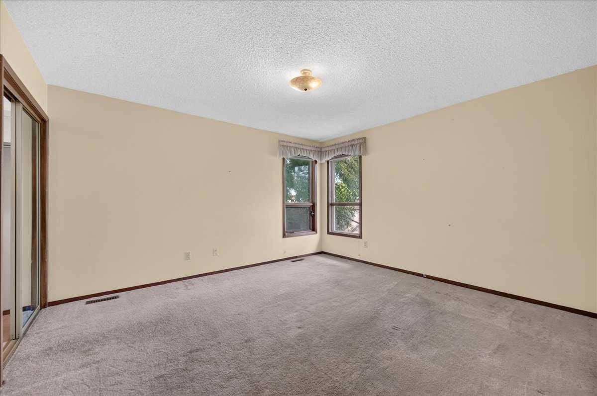 714 9 Avenue SE, High River, AB, T1V 1K3 - 24