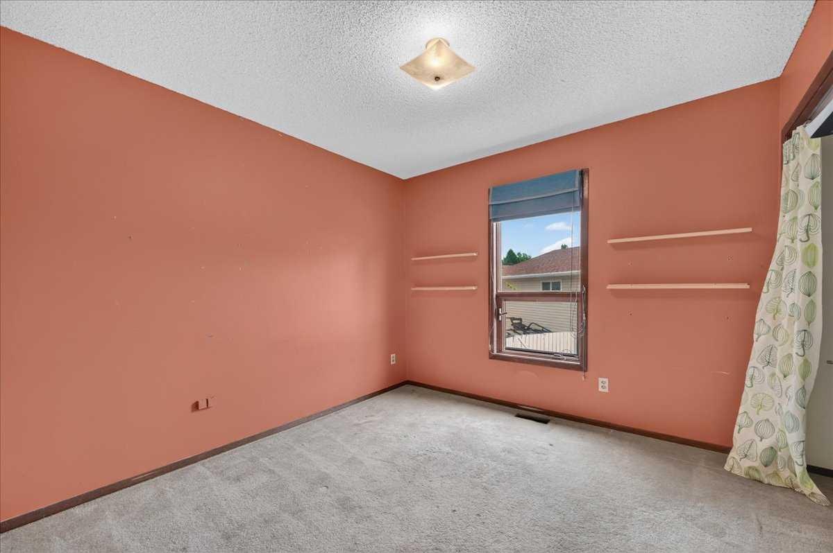 714 9 Avenue SE, High River, AB, T1V 1K3 - 22