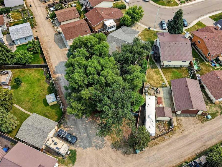 714 9 Avenue SE, High River, AB, T1V 1K3 - 45