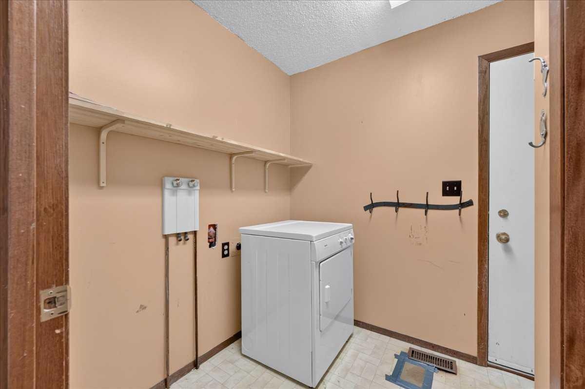 714 9 Avenue SE, High River, AB, T1V 1K3 - 17
