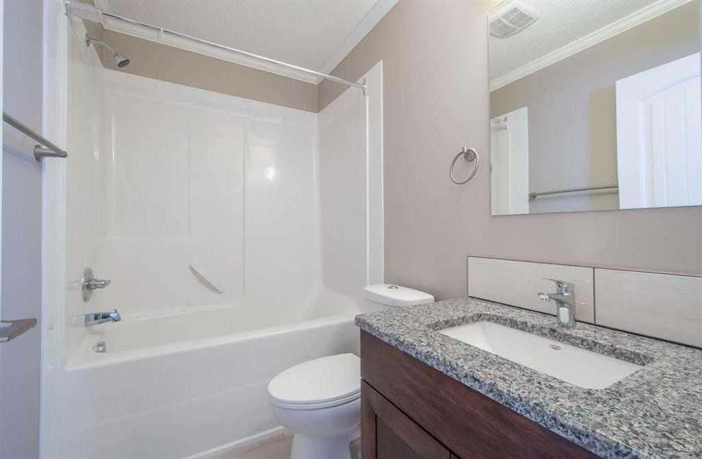 B-5215 52 Street, Valleyview, AB, T0H 3N0 - 3