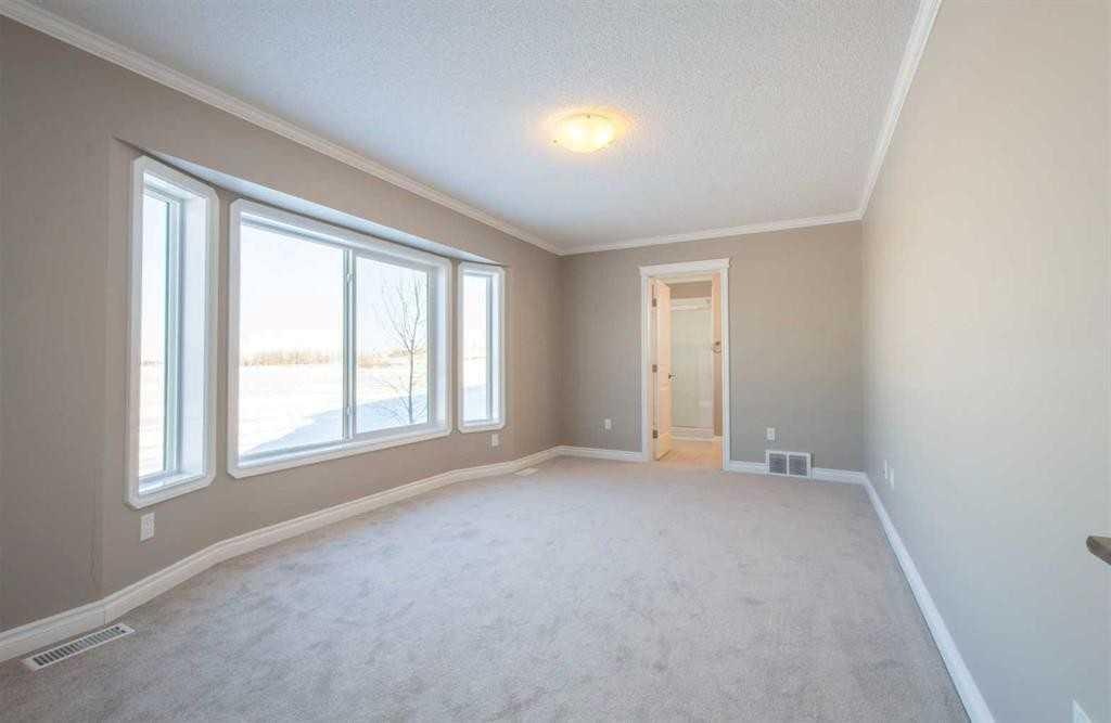 B-5215 52 Street, Valleyview, AB, T0H 3N0 - 4