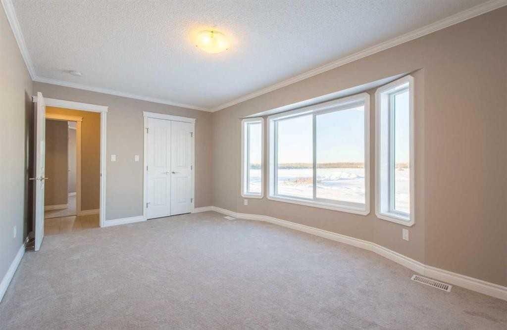 B-5215 52 Street, Valleyview, AB, T0H 3N0 - 5