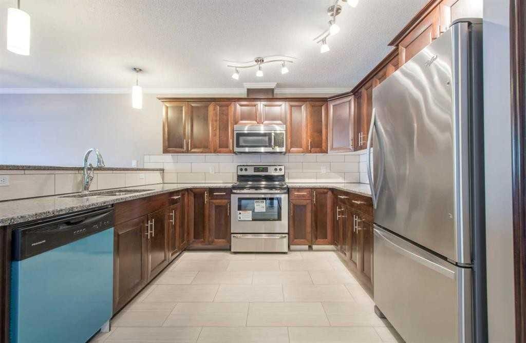 B-5215 52 Street, Valleyview, AB, T0H 3N0 - 9