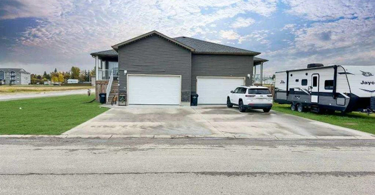 B-5215 52 Street, Valleyview, AB, T0H 3N0