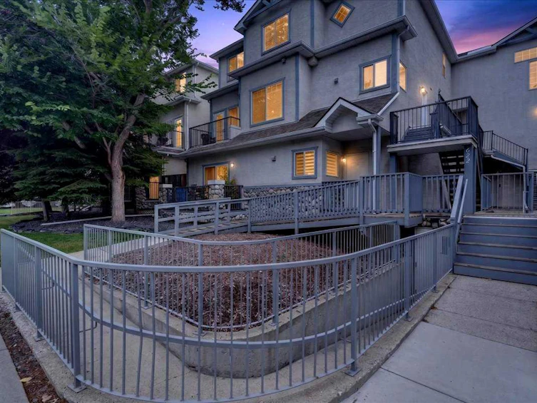 208-622 56 Avenue SW, Calgary, AB, T2V 0G8