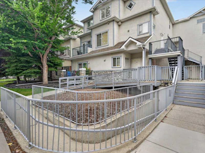 208-622 56 Avenue SW - 3