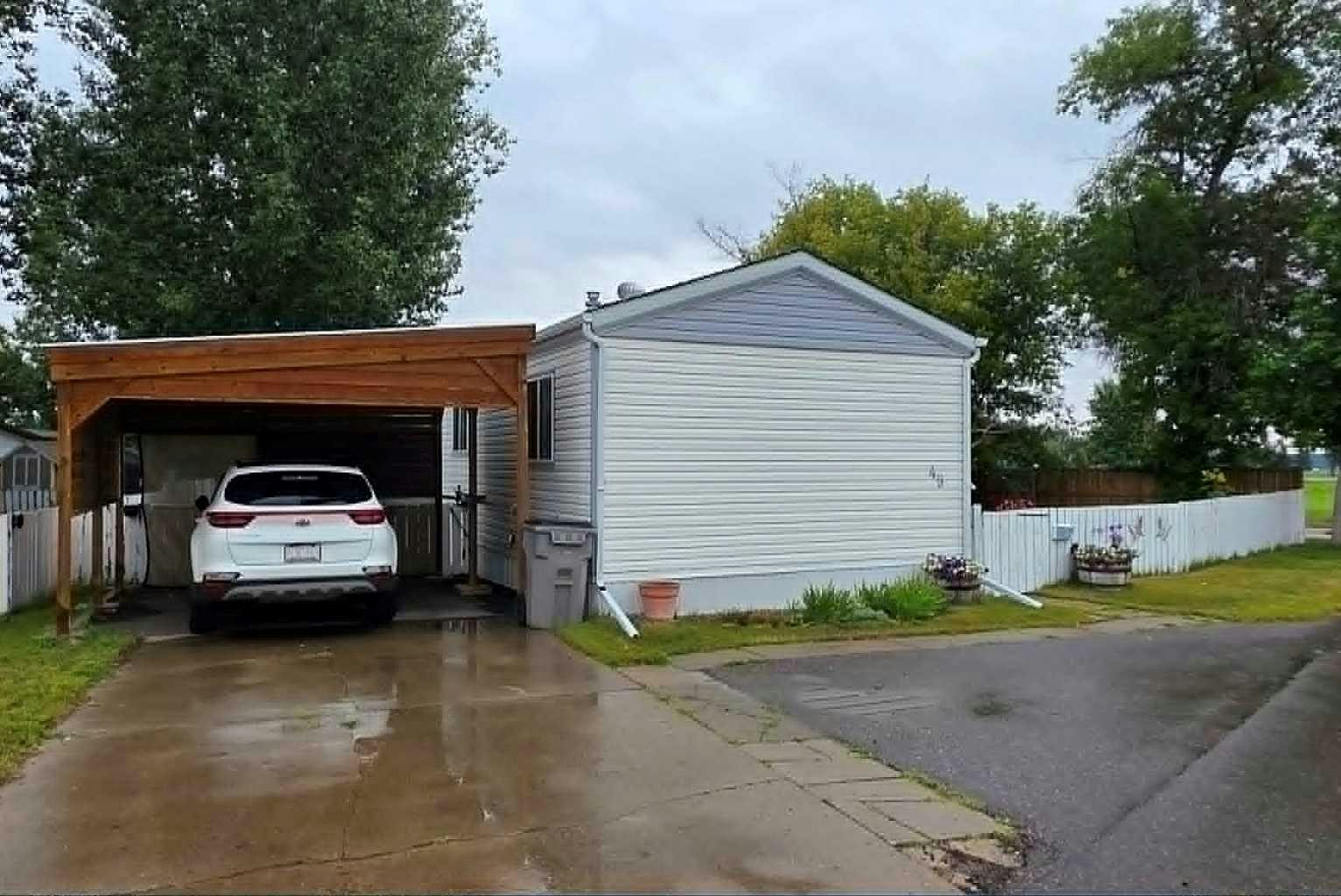 49-4000 13 Avenue SE, Medicine Hat, AB, T1B 1J3