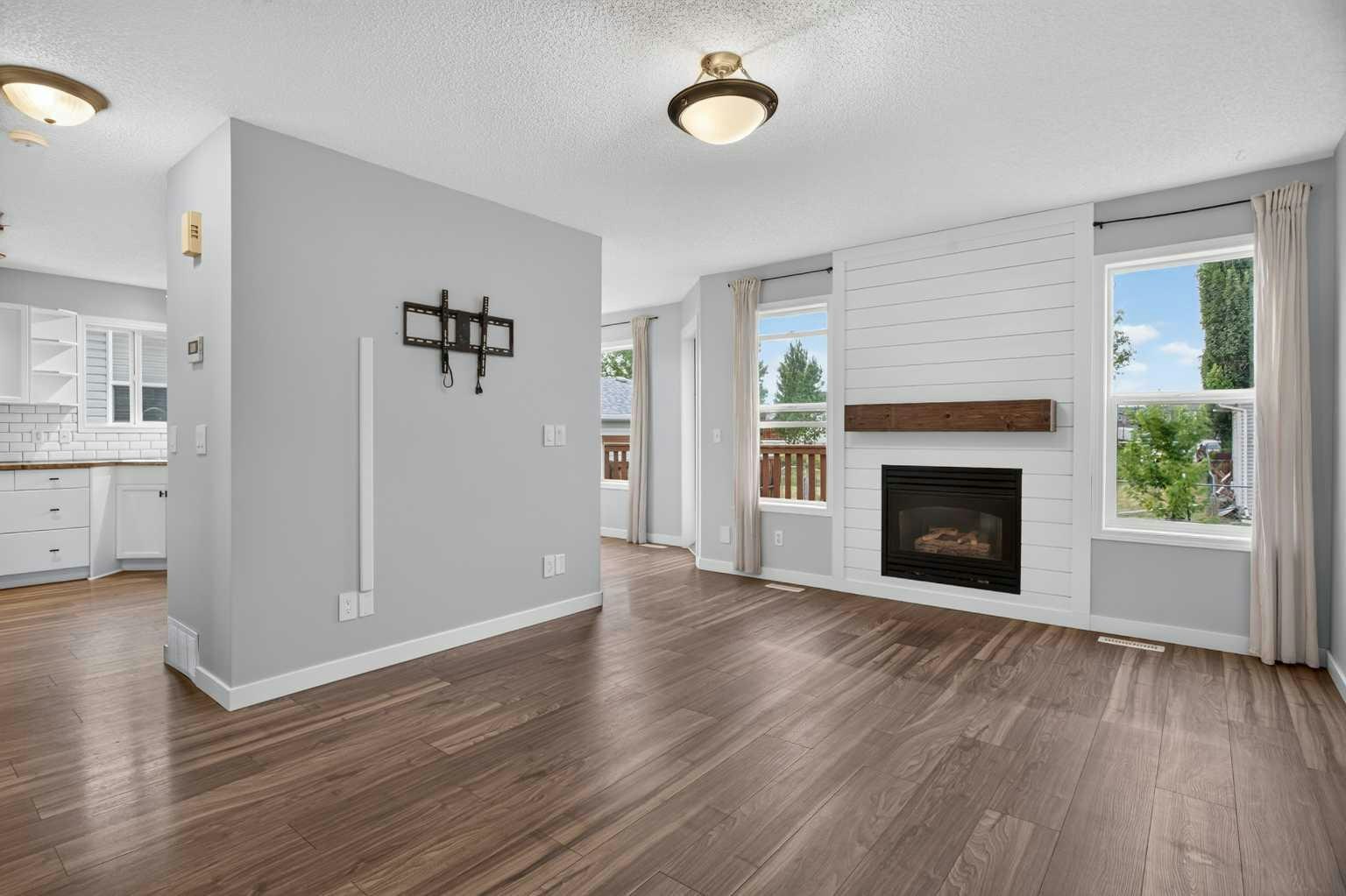 56 Silver Creek Boulevard, Airdrie, AB, T4B 2P6 - 4