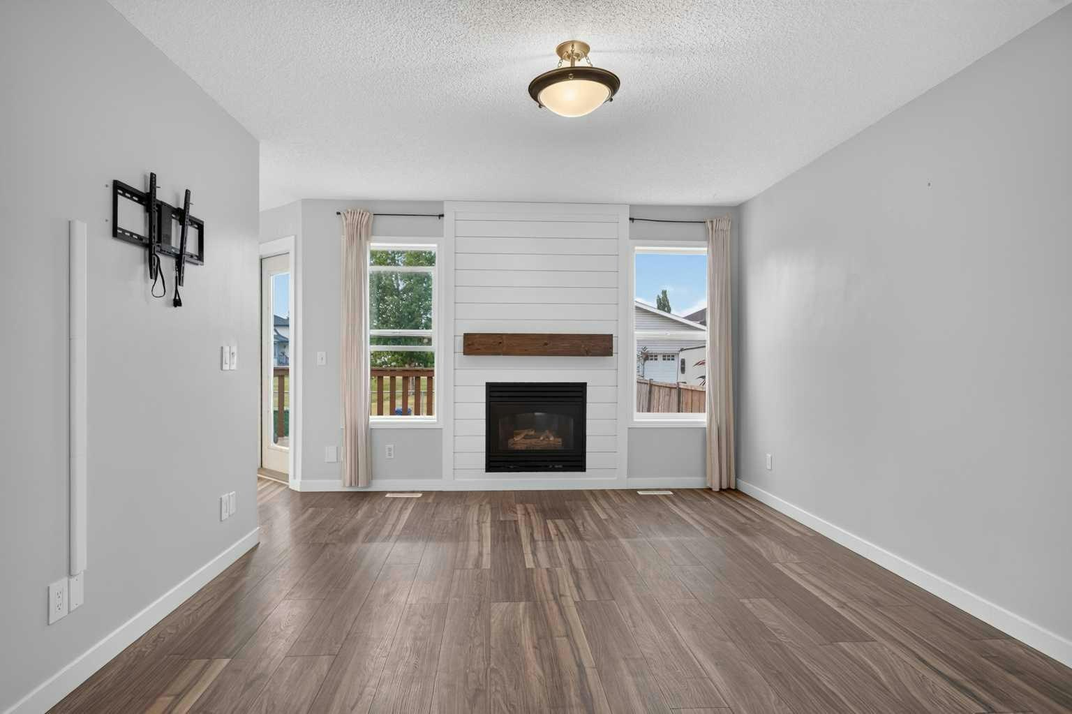 56 Silver Creek Boulevard, Airdrie, AB, T4B 2P6 - 5