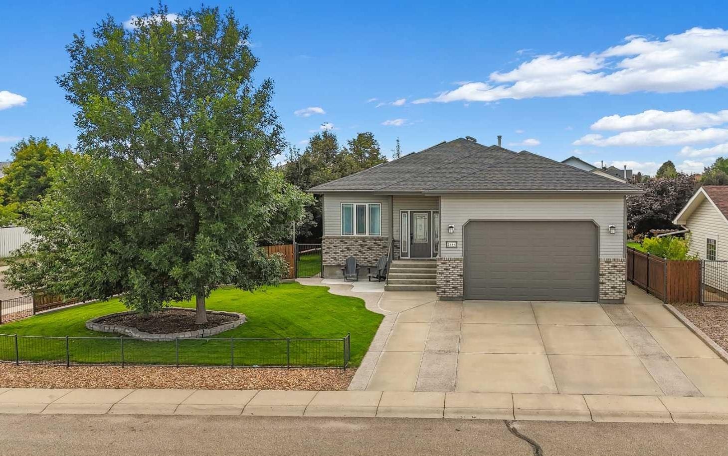 2448 7 Avenue NE, Medicine Hat, AB, T1C 1Y6