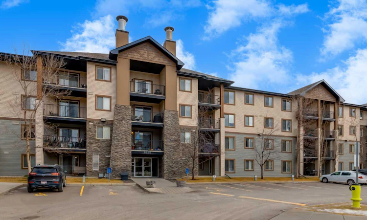 2128-8 Bridlecrest Drive SW