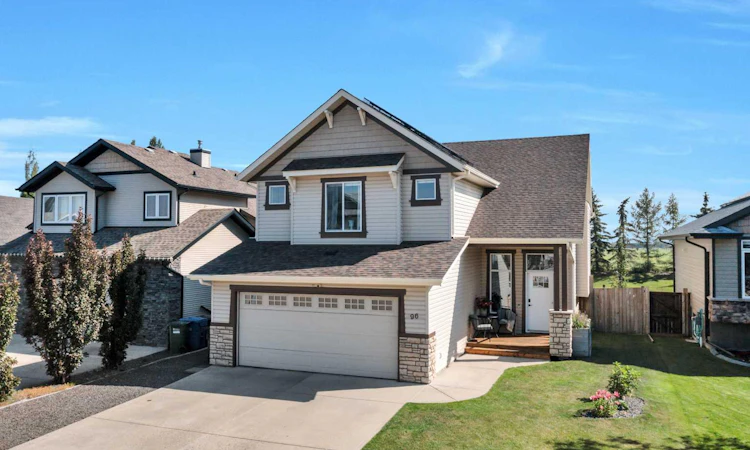 96 Valentine Crescent