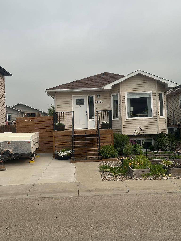 616 Parkside Drive, Coaldale, AB, T1M 0B9