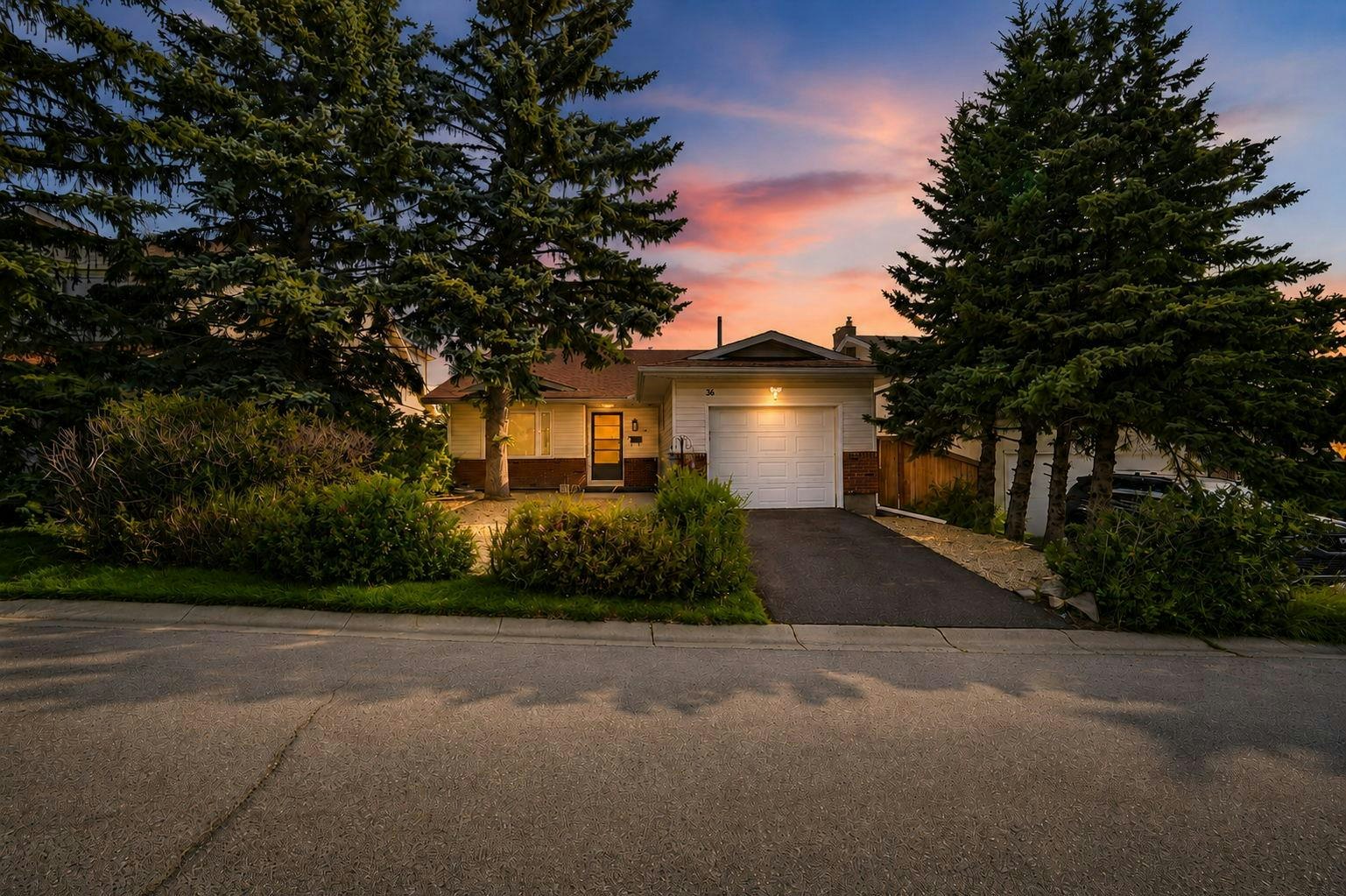 36 Coach Manor Rise SW, Calgary, AB, T3H 1C4