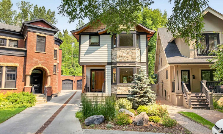 124 Garden Crescent SW