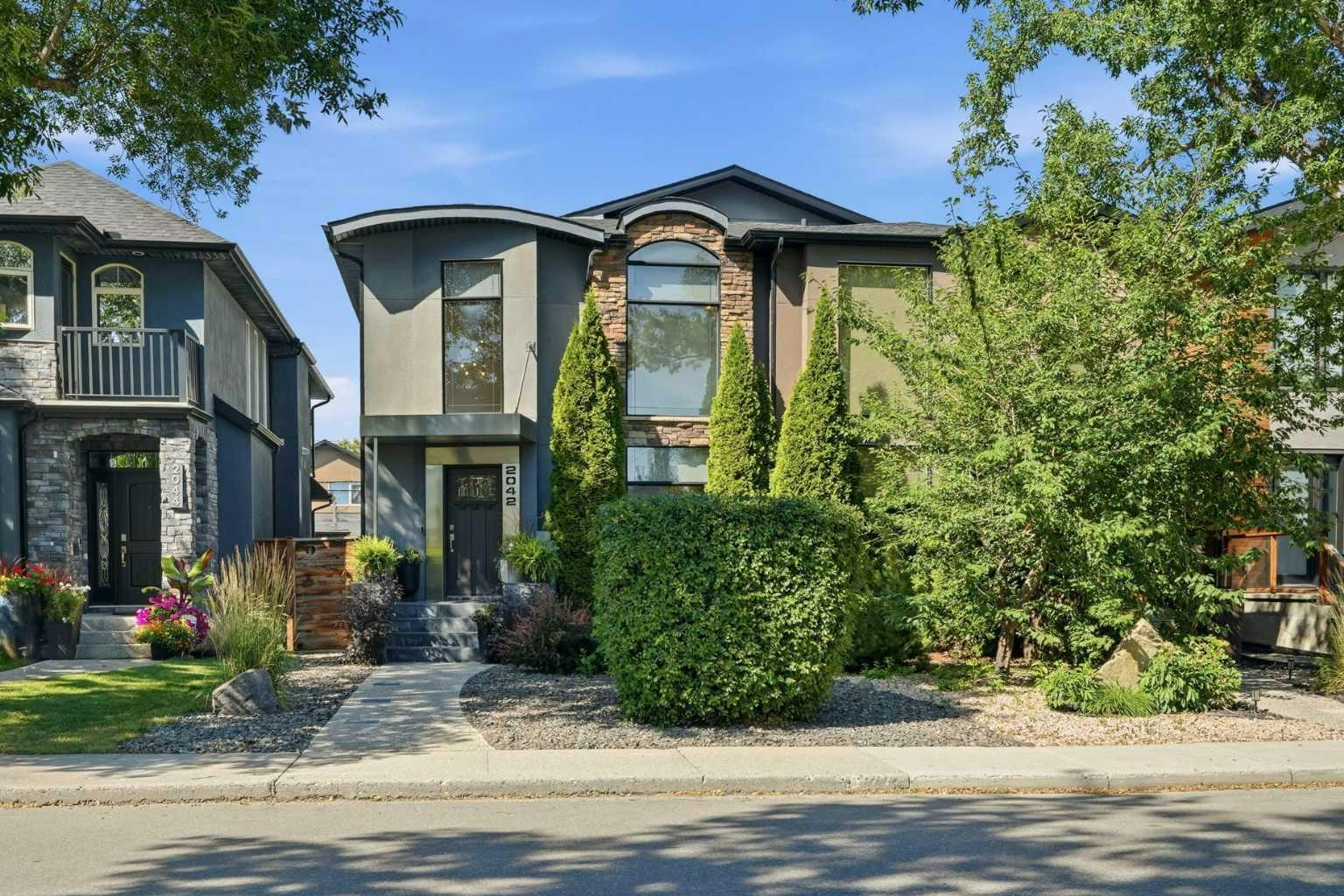 2042 49 Avenue SW, Calgary, AB, T2T 2V4