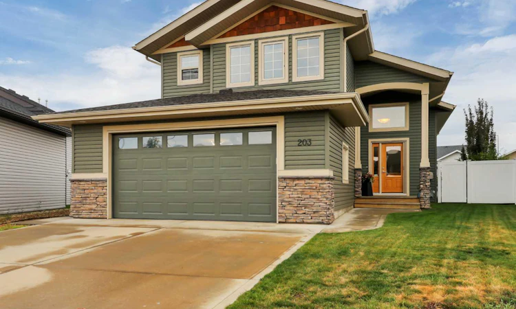 203 Cedar Square