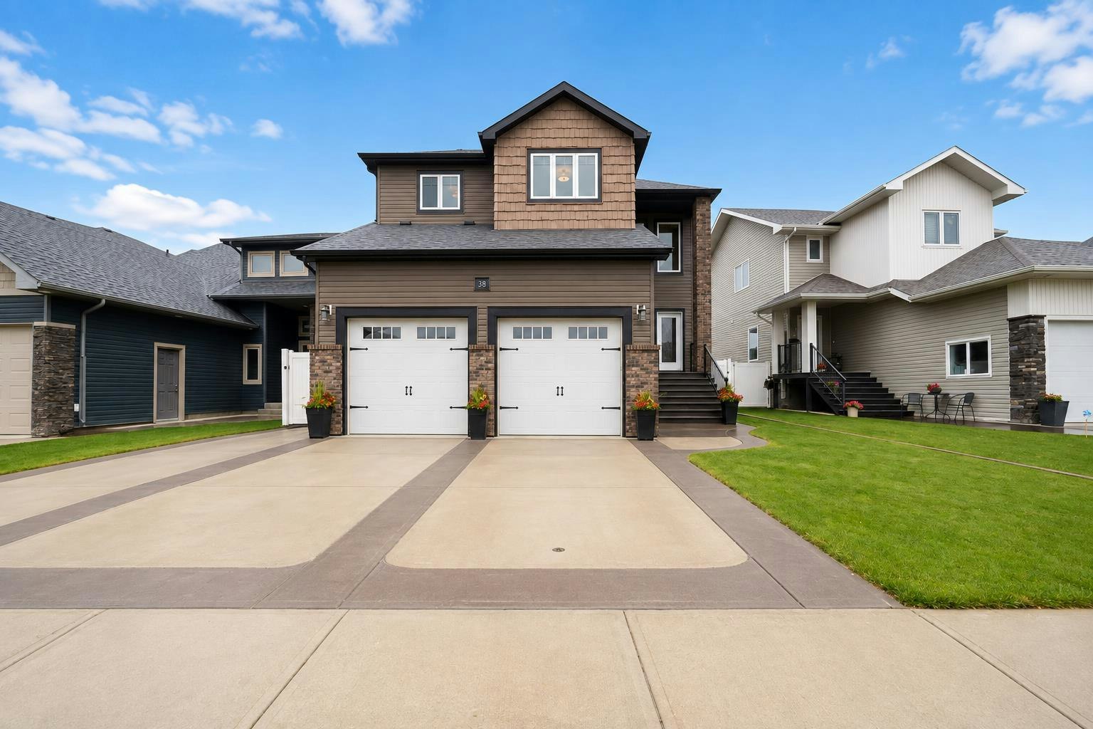 38 Sterling Link SE, Medicine Hat, AB, T1B 4N2