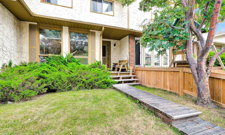 151 Midbend Place SE