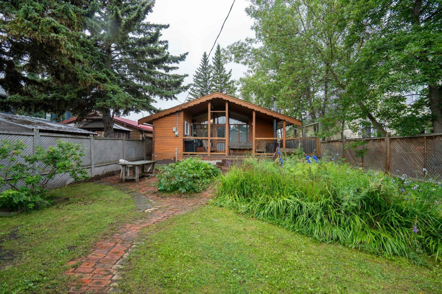 5011 138 Street, Sylvan Lake, AB, T4S 1B6