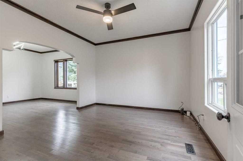 120 N 1 Street W, Magrath, AB, T0K 1J0 - 5
