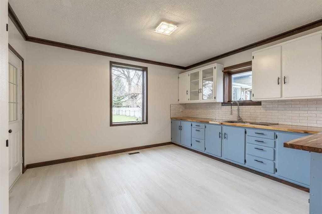 120 N 1 Street W, Magrath, AB, T0K 1J0 - 11