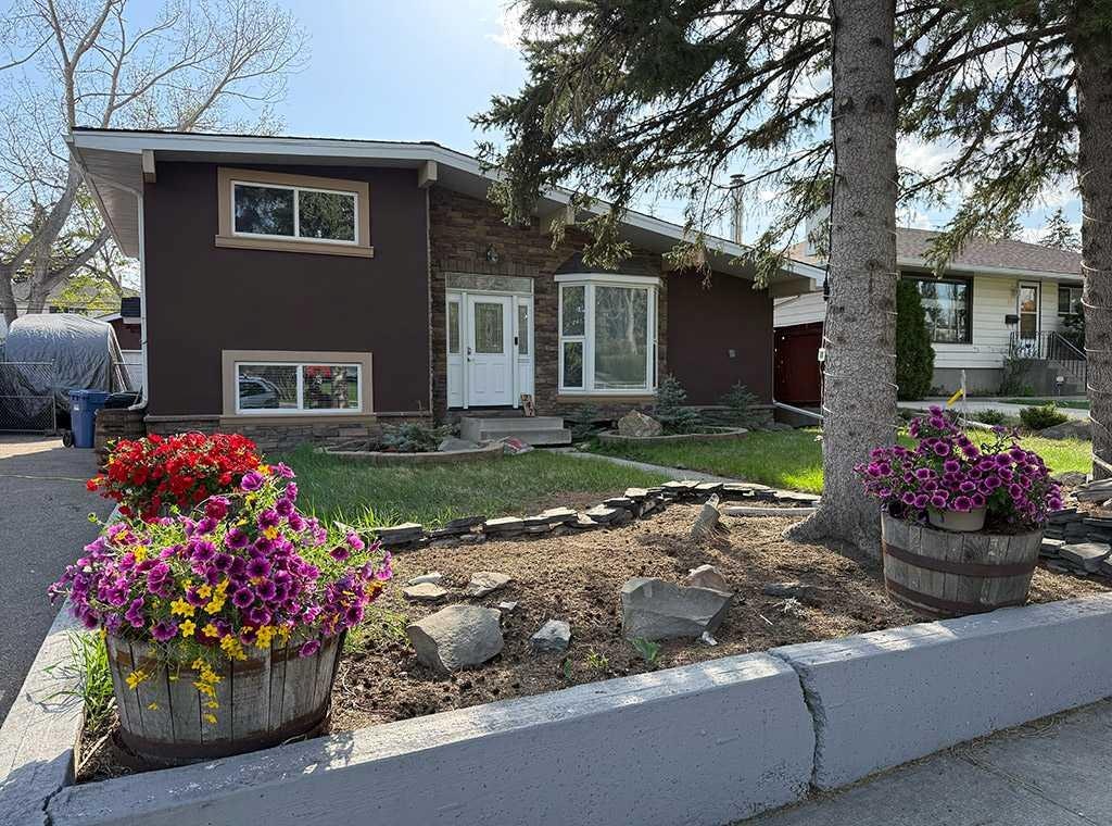 247 Simons Road NW, Calgary, AB, T2K 2X4