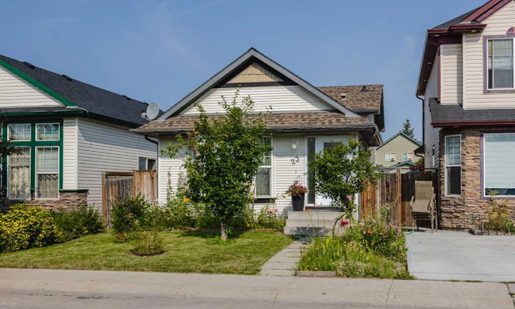 23 Tarington Way NE