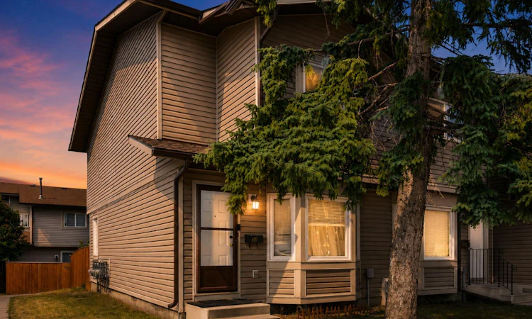 50 Falshire Terrace NE