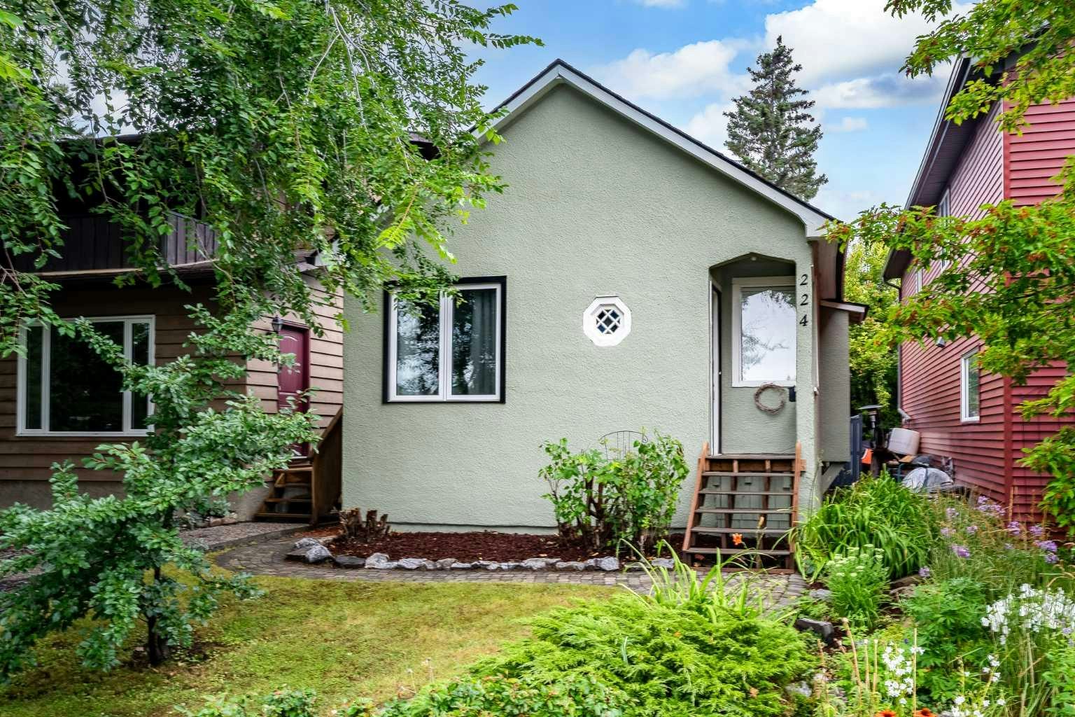 224 30 Avenue NE, Calgary, AB, T2E 2C9