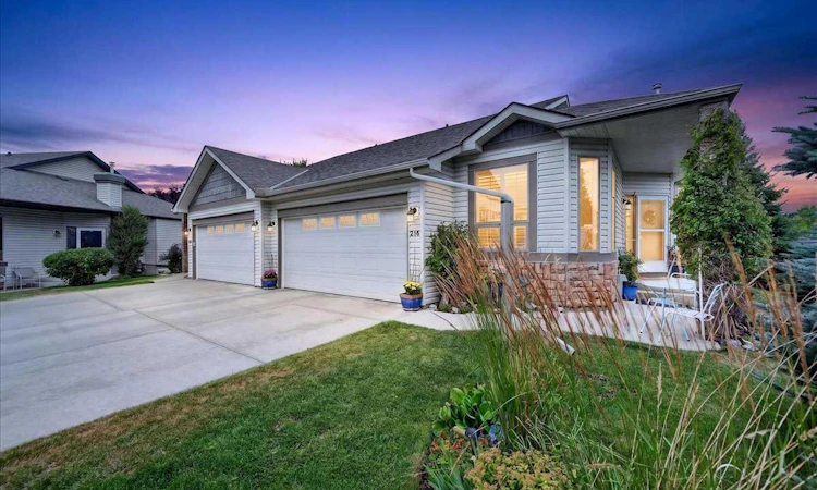 248 Springbank Villas SW