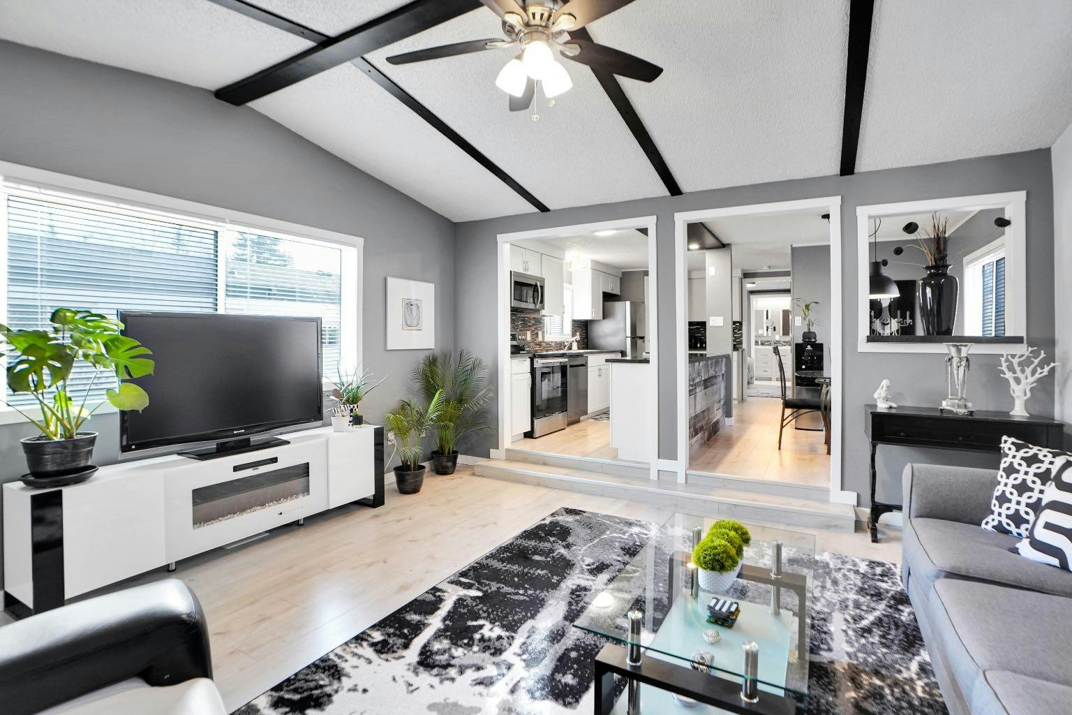 208-3223 83 Street NW, Calgary, AB, T3B 5N4