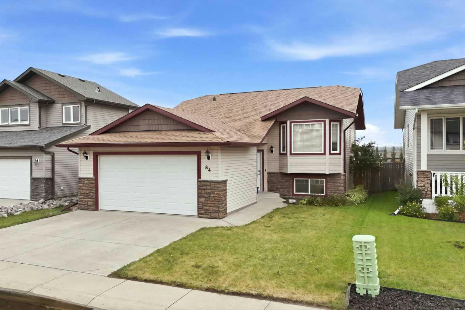 84 Heartland Crescent, Penhold, AB, T0M 1R0