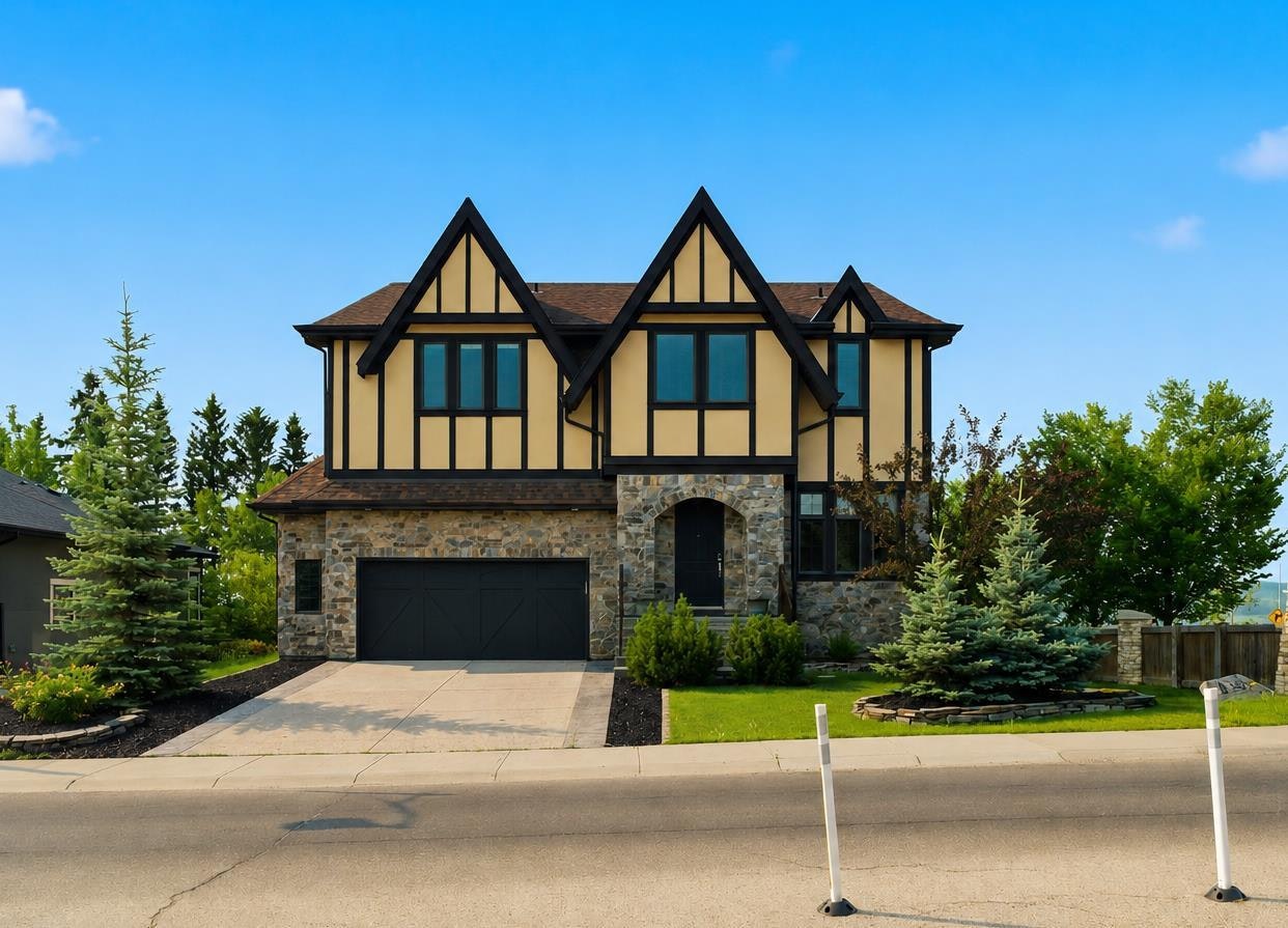 8243 Fortress Drive SW, Calgary, AB, T3H 0T8