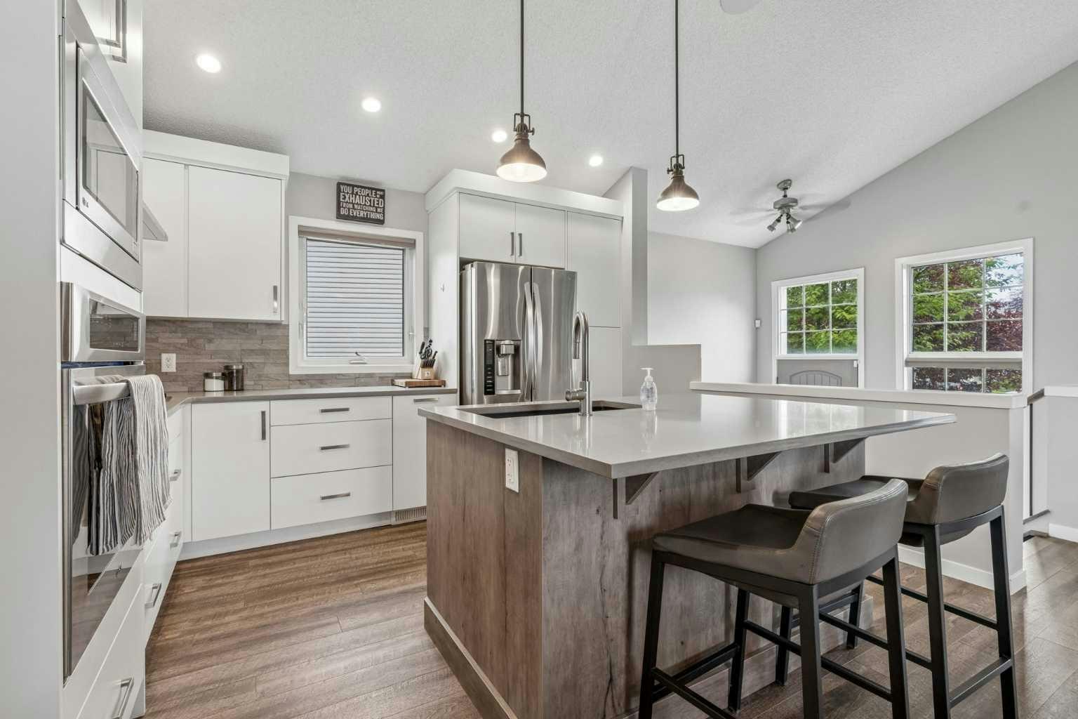 230 Mt Lorette Place SE, Calgary, AB, T2Z 2L9