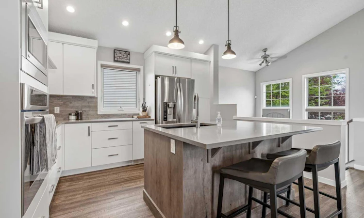 230 Mt Lorette Place SE